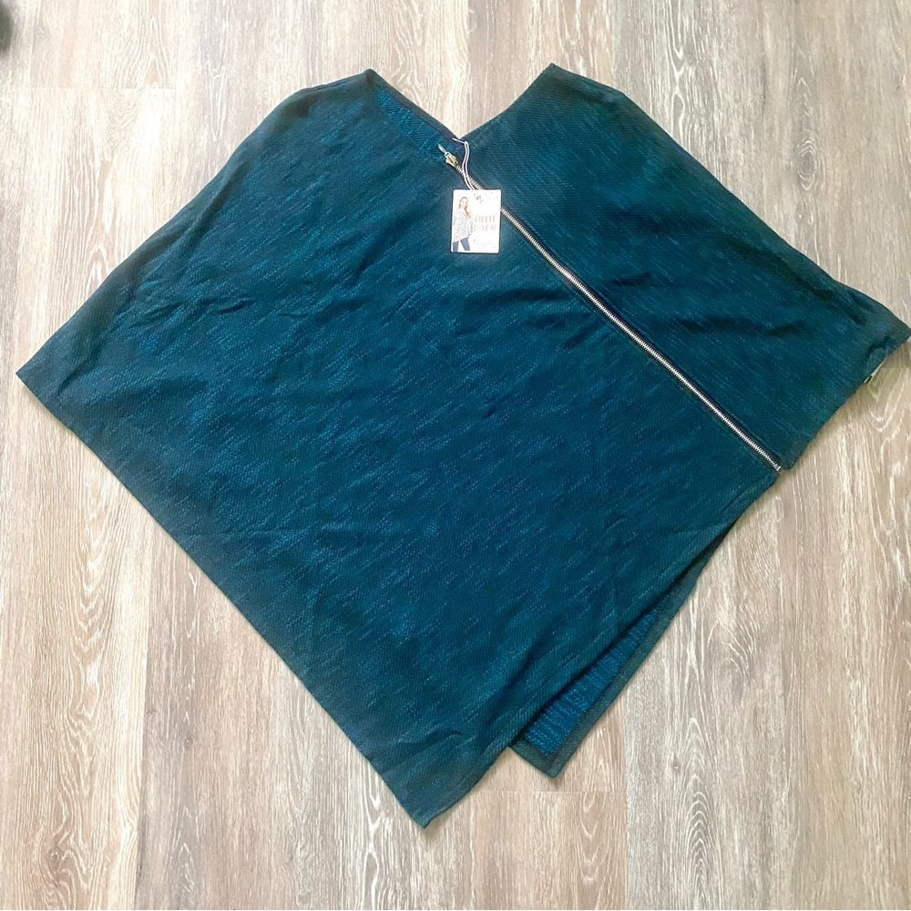Balance Collection Zipper Poncho